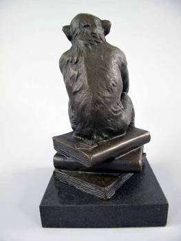 Bronzefigur Affe mit Schädel