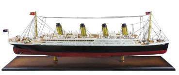 Großes Modell der MS Titanic