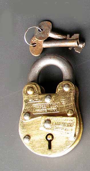 Massives Antik Vorhängeschloss für Truhen oder Kisten